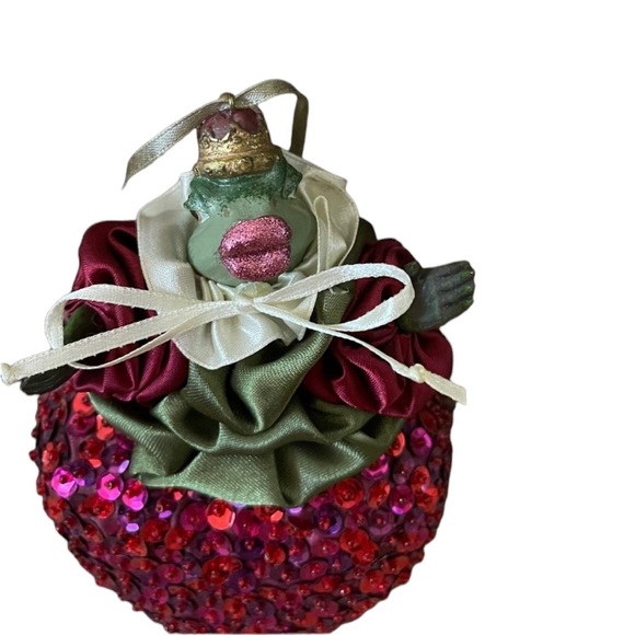 Vintage Queen Frog Red Sequined Christmas Tree Ornament - Picture 3 of 10